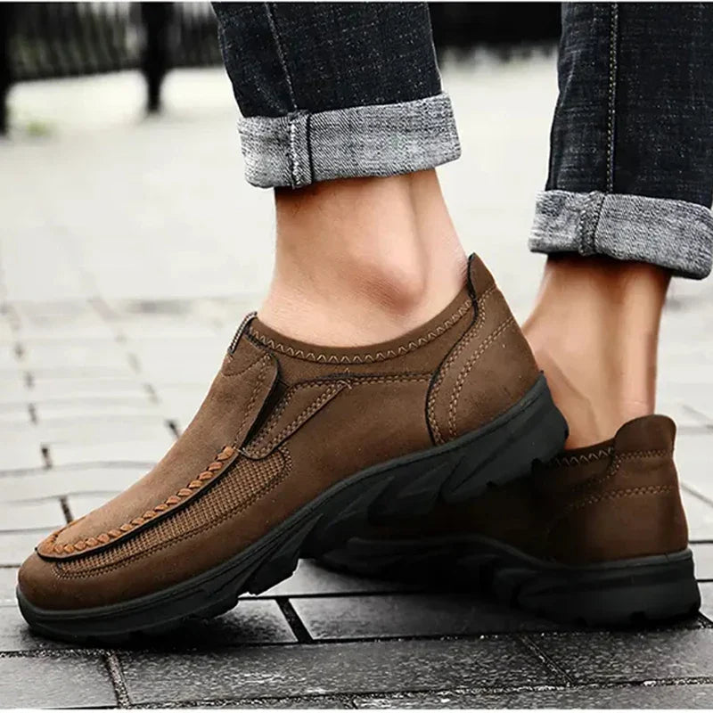 2025 Fashion Brands Men Casual Shoes Mens Loafers Moccasins Breathable Slip on Retro Driving Shoes Men Sneakers Plus Size 39-48