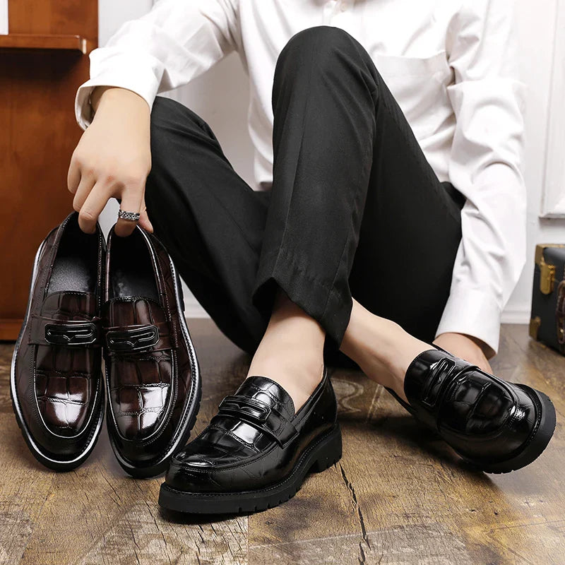 Leather casual shoes men loafers Luxury Design Slip on male dress shoes leisure style big size good Wear-resistant sole