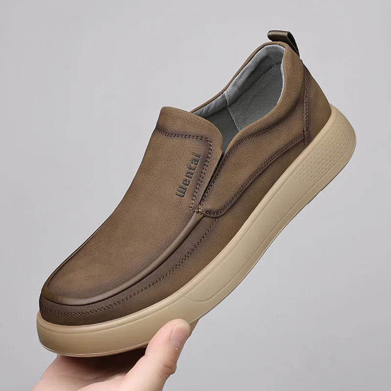 Spring Autumn New Designer Shoes for Men Solid Color Leather Casual Shoes Male Fashion Soft Sole Loafers Man