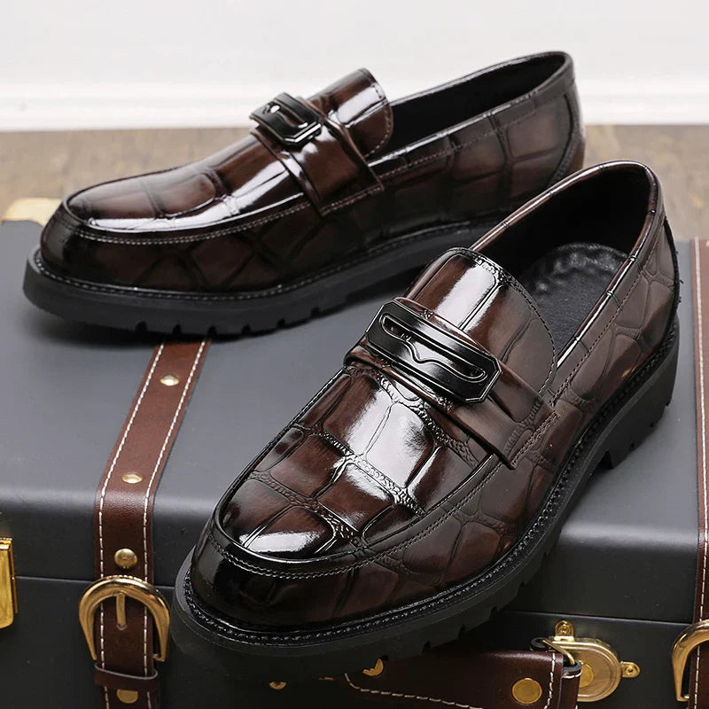 Leather casual shoes men loafers Luxury Design Slip on male dress shoes leisure style big size good Wear-resistant sole