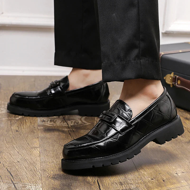 Leather casual shoes men loafers Luxury Design Slip on male dress shoes leisure style big size good Wear-resistant sole